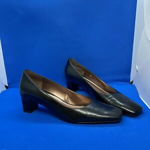 Black Naturalizer short heeled pump